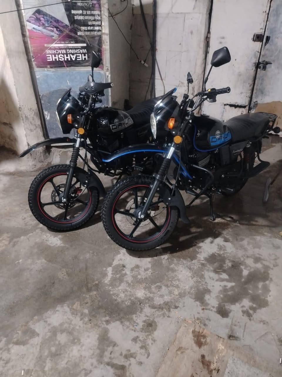 ***********
2025
1800
2025
1800
