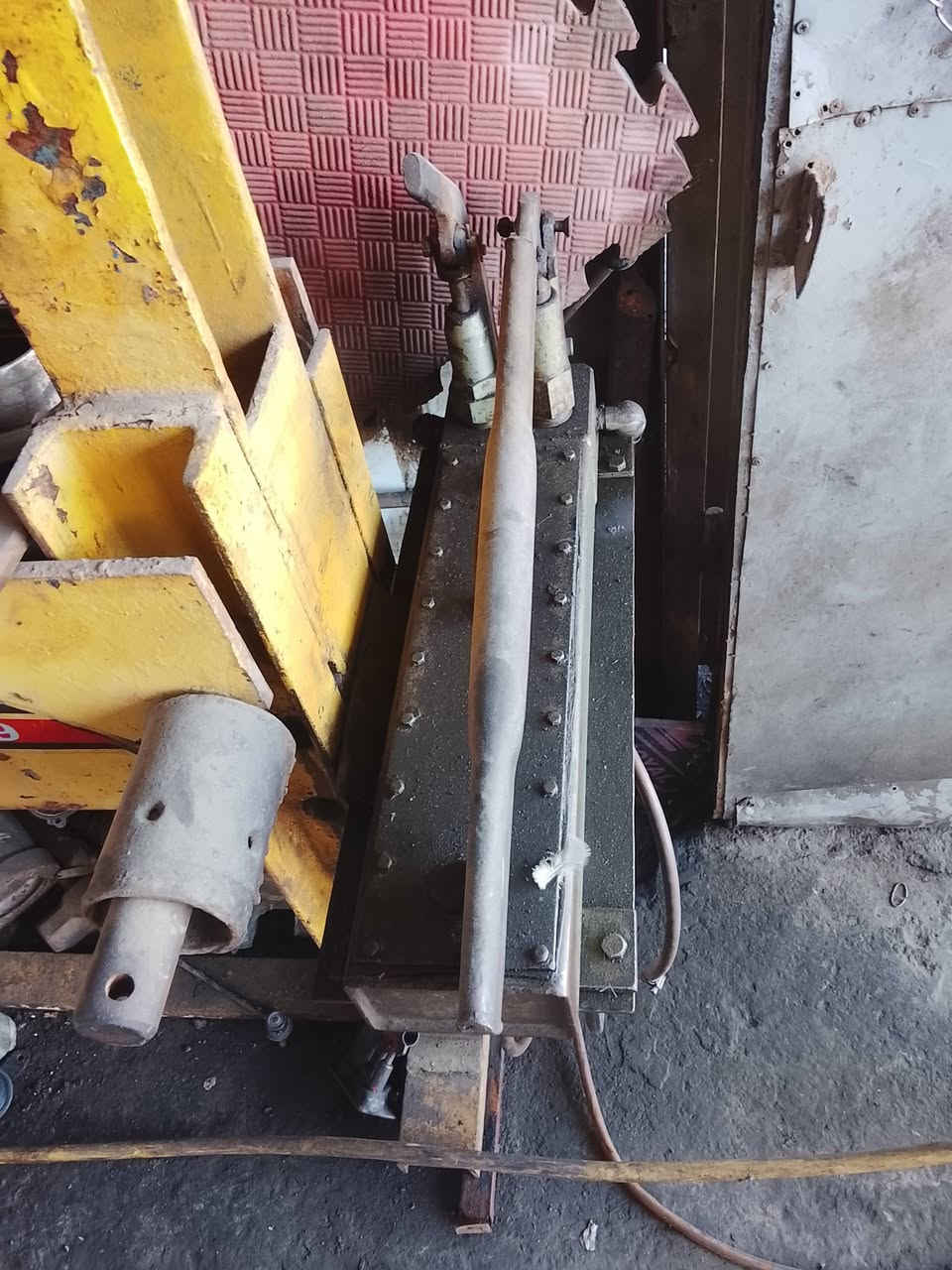 سلام عليكم من رخصت لادمن كمبريسر هواء لحجم 300 بانزين وكهرباء بريس عمل شغال نضيف جك الماني صونداته سيت ولف دفع ترجيع يدوي بدون كيج لحديد ماله تفصال  مكاني دوره ابو دشير رقمي ***********

