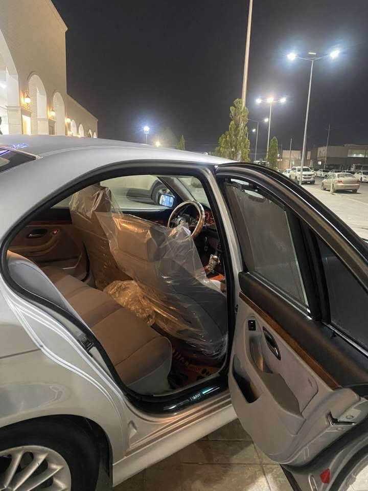 بي ام سقر موديل ٢٠٠١ حجم ٥٢٥ دوو پارجة اوروپاي  لةكةل دو بست عيراقي ٢٠١٩ داخل بوة رةقةم كراية زينگةو سةنةوي نوية  لةسةر وةزني شةريكة مايتةوة اشياي بيلادي كامل ماوة دةعامي لو دةعامي بةشةرت جركةي تي دا نية ژ..م ***********
