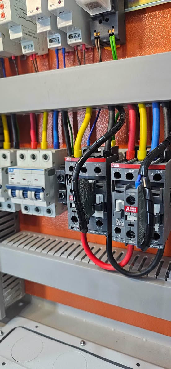 اكمال بورد ATS  خطين وطني + طاقة شمسية 
تحويل النظام من المتصل الى المنفصل (البارد )

القدرة للسيطرة الكهربائية  
***********
