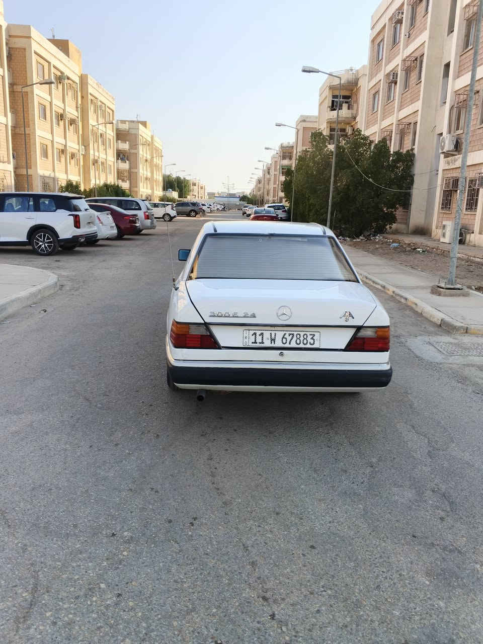 سياره مارسدس دب مديل 89 سياره مكفوله من الكلبه والكص والخياس والعيب الشرعي مكينه وكير 3000مكفولات تبريد ثلج قواعد برنكيتات مكفولات سياره جاهزه اي نقص مابيه رقم بغداد انكليزي تحويل ثاني يوم سعره 55مكانه ذي قار المركز ***********
