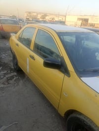 لانسر 2010 محرك 2000  تبريد شغال صدرها تعبان تيراتها نص ونص راعيها موج...