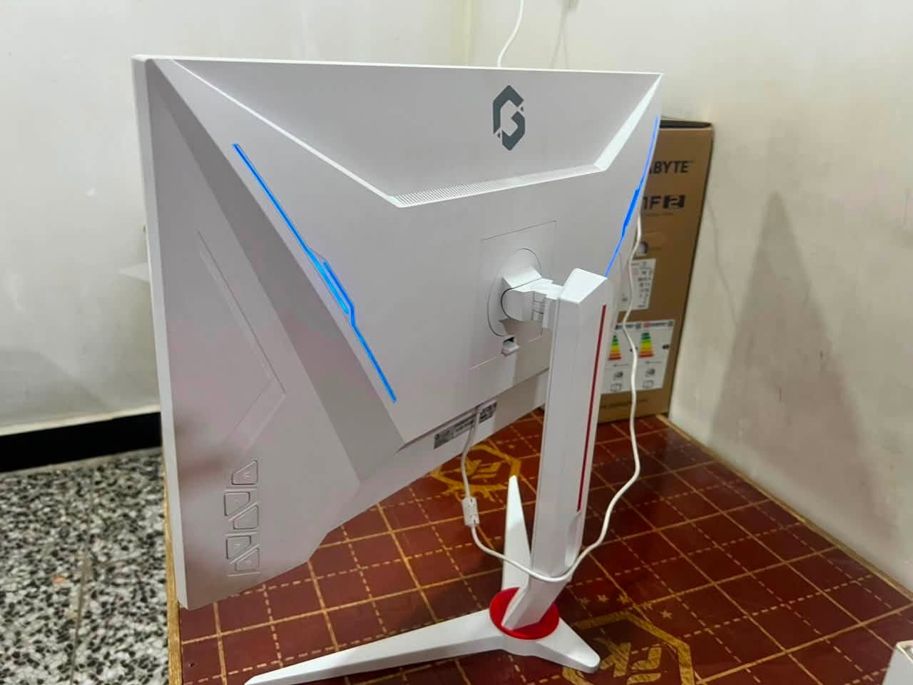 شاشتين مونتر جدد طك كارتون
الاولى كيم اون 180hz 1080 ips 
والثانيه كيكابايت 165hz 1080 ips
ثنينهم جايبهم من مركز الكراده جدد ممشتغلات ابيع لان محتاج الكيم اون ب225 
والكيكابايت ب200 بيهم مجال للشراي فقط مكاني بغداد رقمي واتساب ***********
