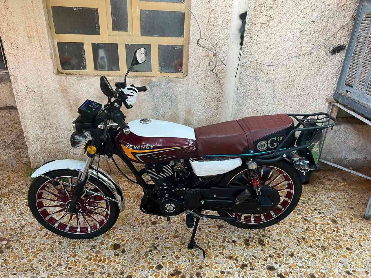 يوجد موطور ايراني موديل 25محرك 200
السعر 875
سوجات 2
ريمود 2

بي فقط منفيس 
موطور كله جديد مابي اي نقص 
مكاني الرمادي تاميم 8اشباط
***********

