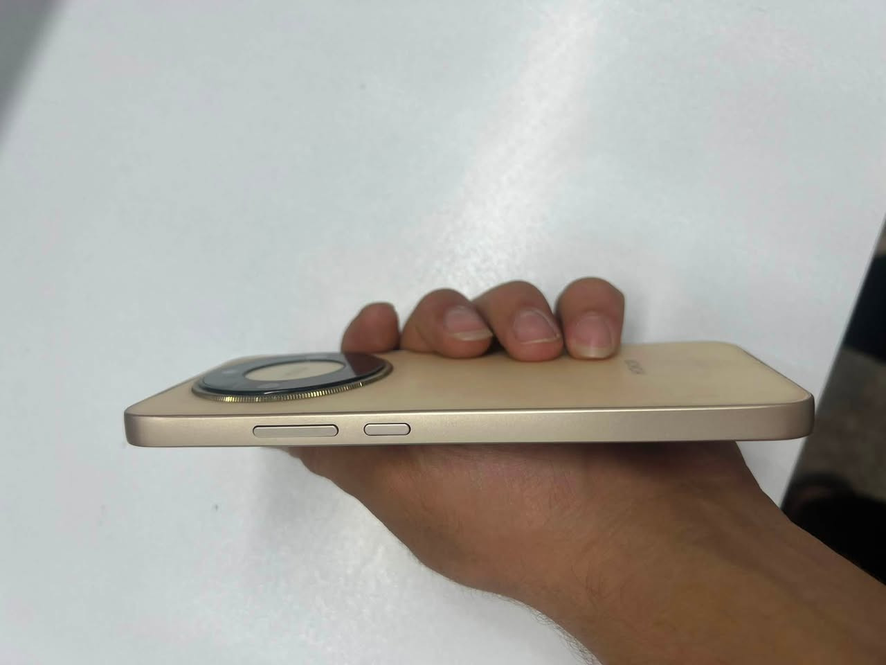 هونر X9D احدث موديلَ بلهونر بدون ملحقات فقط كيبل تجاري ويا👇🏻👇🏻👇🏻
الجهاز بل وكالة فقط بي عدسة الكامرة الخلفية نكسرت وبدلت العدسة جهاز بنضافت الوكالة ستخدام مال بيتَ عشوائي12 ذاكرة 256 
الجهاز بـ385 💵
وبي مجال حك الجيةَ 
عنواني كربلاء
متواجد قليل عل فيس
***********

