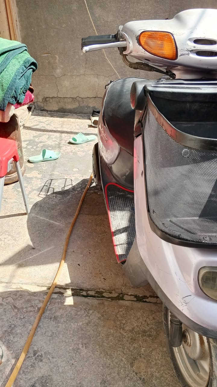 السلام عليكم دراجه للبيع سلف هندر كهربائيه شغاله اي نقص ما بيها حلوه شلعه معدل سعرها 350 مكاني كربلاء هذا رقمي ***********

