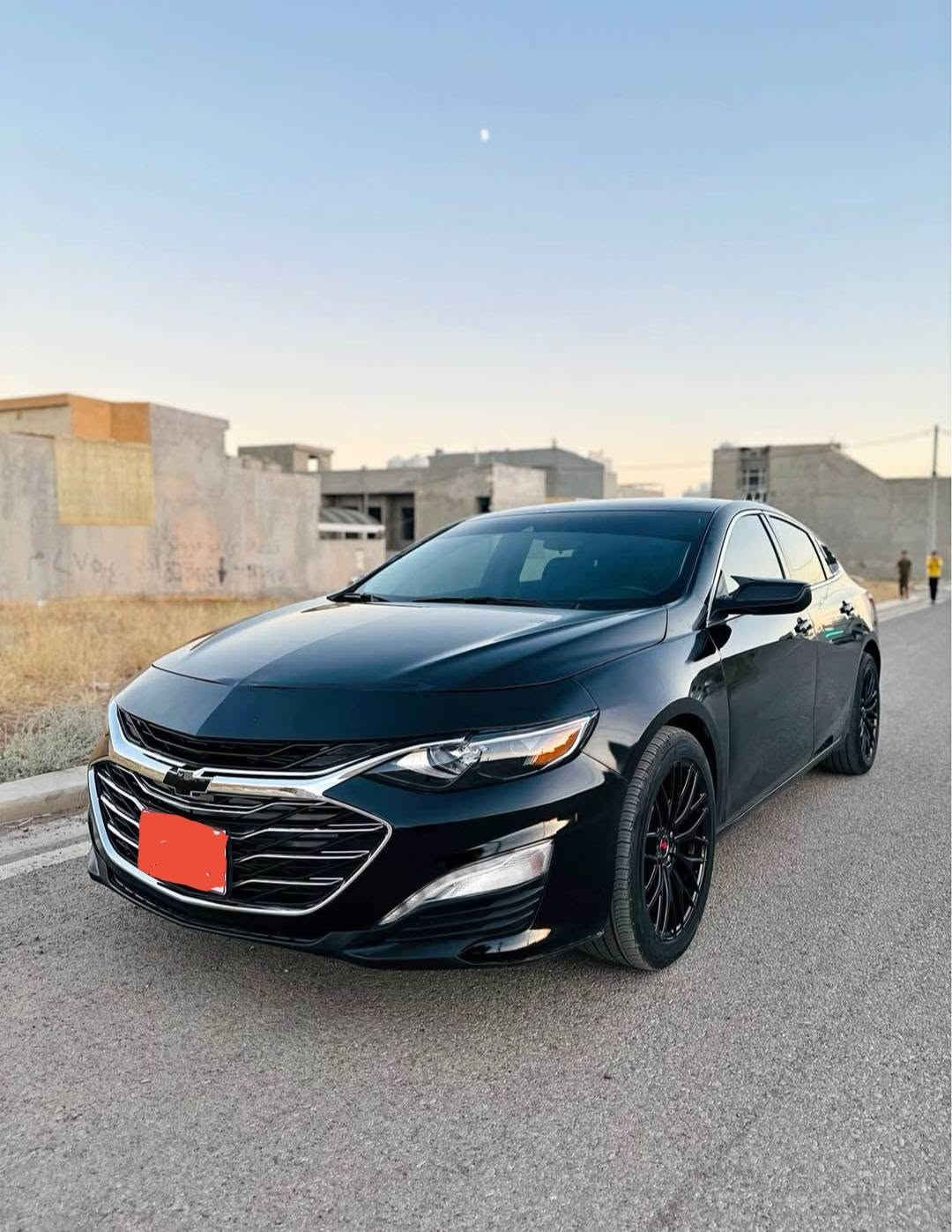 🚗🖤 شيفروليت ماليبو 2024 (فئة RS الرياضية) اسود ملكي 🖤 – أنيقة ونظيفة جداً وبحالة الوكالة .
لعشاق الفئة الرياضية الذين يجمعون بين الأناقة والأداء والاقتصاد العالي بالوقود.

📋 معلومات السيارة:
الموديل: 2024
الفئة: RS الرياضية
اللون: أسود ملكي
المشي: 25,000 ميل فقط
الحالة: بدون رقم . شرط الترقيم 
الصبغ والبدن: أصلية مكفولة بالكامل ما عدا قطعتين (الجاملغ الأمامي والباب الأمامي جهة السائق) | (الإيرباجات سليمة / بشرط الفحص)
⚙️ المحرك والأداء:
✅ محرك 1.5 لتر تيربو (DOHC) 4 سلندر بقوة 163 حصان
✅ عزم دوران 184 رطل-قدم
✅ ناقل حركة CVT سلس جداً وممتاز بالاقتصاد بالوقود
✅ دفع أمامي (FWD) بثبات ممتاز على الطريق
🏁 مواصفات فئة RS الرياضية:
✅ ويل كب أصلية 18 إنش ألمنيوم
✅ شبك أمامي أسود لامع (Black Grille) مع شعار شيفروليه الأسود
✅ جناح خلفي رياضي (سبويلر)
✅ عادم خلفي مزدوج بمخرجين كروم
✅ إضاءة خلفية LED
✅ داخلية سوداء مميزة بمقاعد قماش رياضية، وعجلة قيادة ومقبض جير مغلّفين بالجلد
🎛️ التقنية والراحة:
✅ شاشة لمس Chevrolet Infotainment 3 تدعم Apple CarPlay و Android Auto (لاسلكي)
✅ نظام صوتي بريميوم 6 سماعات
✅ مقعد سائق كهربائي 8 اتجاهات مع دعم قطني (Lumbar)
✅ كاميرا خلفية وحساسات ركن
✅ نظام دخول ذكي بدون مفتاح وتشغيل بضغطة زر
✅ تشغيل عن بعد (Remote Start)
✅ مثبت سرعة وتحكم كامل من الاستيرن
✅ أنظمة أمان متقدمة: تنبيه مغادرة المسار، تنبيه الحركة الخلفية، إضاءة عالية أوتوماتيكية.

💰السعر : 103$ وبي مجال .

📍 الموقع: أربيل
📞 للتواصل والاستفسار (واتساب / اتصال):
***********
*********** أربيل, العراق
