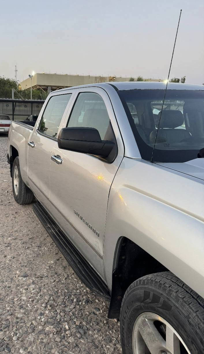 فور ويل 4×4 

مكينة V 5300 

باب طويل بدي قصير المرغوب 

منظومة تبريد جديدة

راديتر جديد

قايش مكينة وقايش كمبريسر جديد

واتر بم جديد

تخم تاير جديد

الكهربائيات جاهزة

...........................

الحادث صندوق  خلفي + جاملغ الايمن بالعراق بدون ايرباك

..........................

رقم بصرة بأسمي. مكان السيارة آبي الخصيب او رميلة الشمالية حسب مكان تواجدي

السعر 128 $

 *********** بي واتساب

*********** البصرة, العراق
