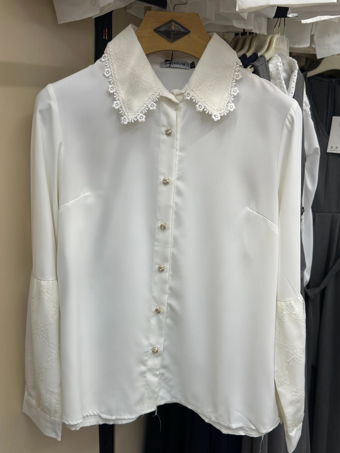 ✅نزاكه قمصان مدرسي ❤️😍👗
✅متوفر المقاسات 38-40-42-44-46
✅عنوان كوت شارع الهوره مقابيل نشاط مدرسي
✅للحجز أو الاستفسار عبر دايركت 
✅واتساب ***********#العنوان_كوت_شارع #العراق🇮🇶 #ملابس #توصيل_كوت #اكسبلورexplore
