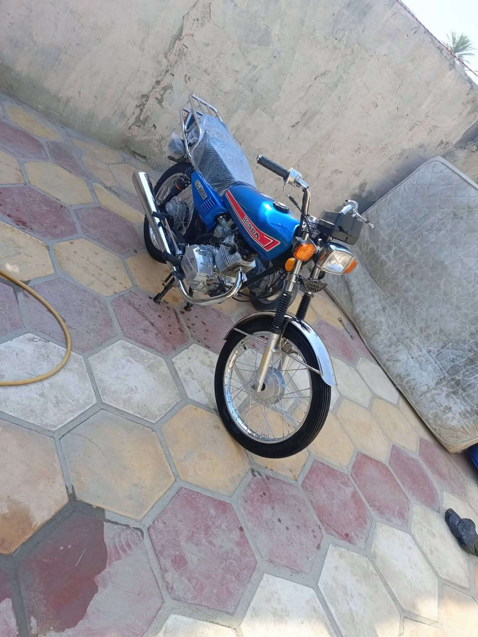 السلام عليكم دراجه للبيع نامه موديل 2023ماعيزه برغي الدراجه كلك السعر 450او بيه مجال والمو شراي لايكسر بالسعرالمكان النجف المشخاب***********التواصل واتساب
