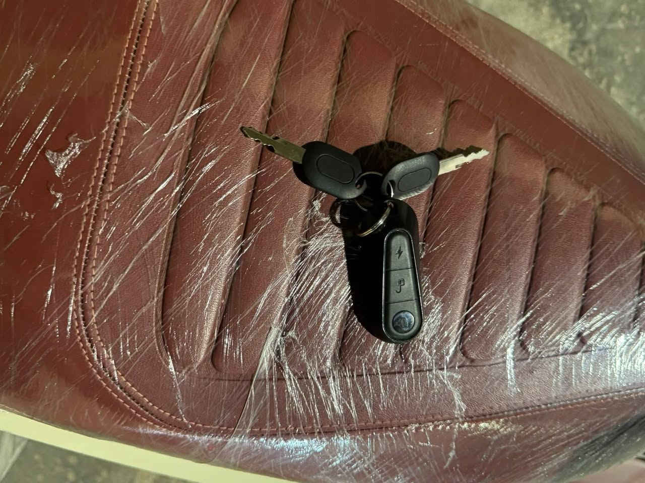 السلام عليكم دراجة شحن ام عيون
6 بطاريات 
 الملف 2000w
السعر 700 وبي مجال المكان بغداد الجديدة
***********
