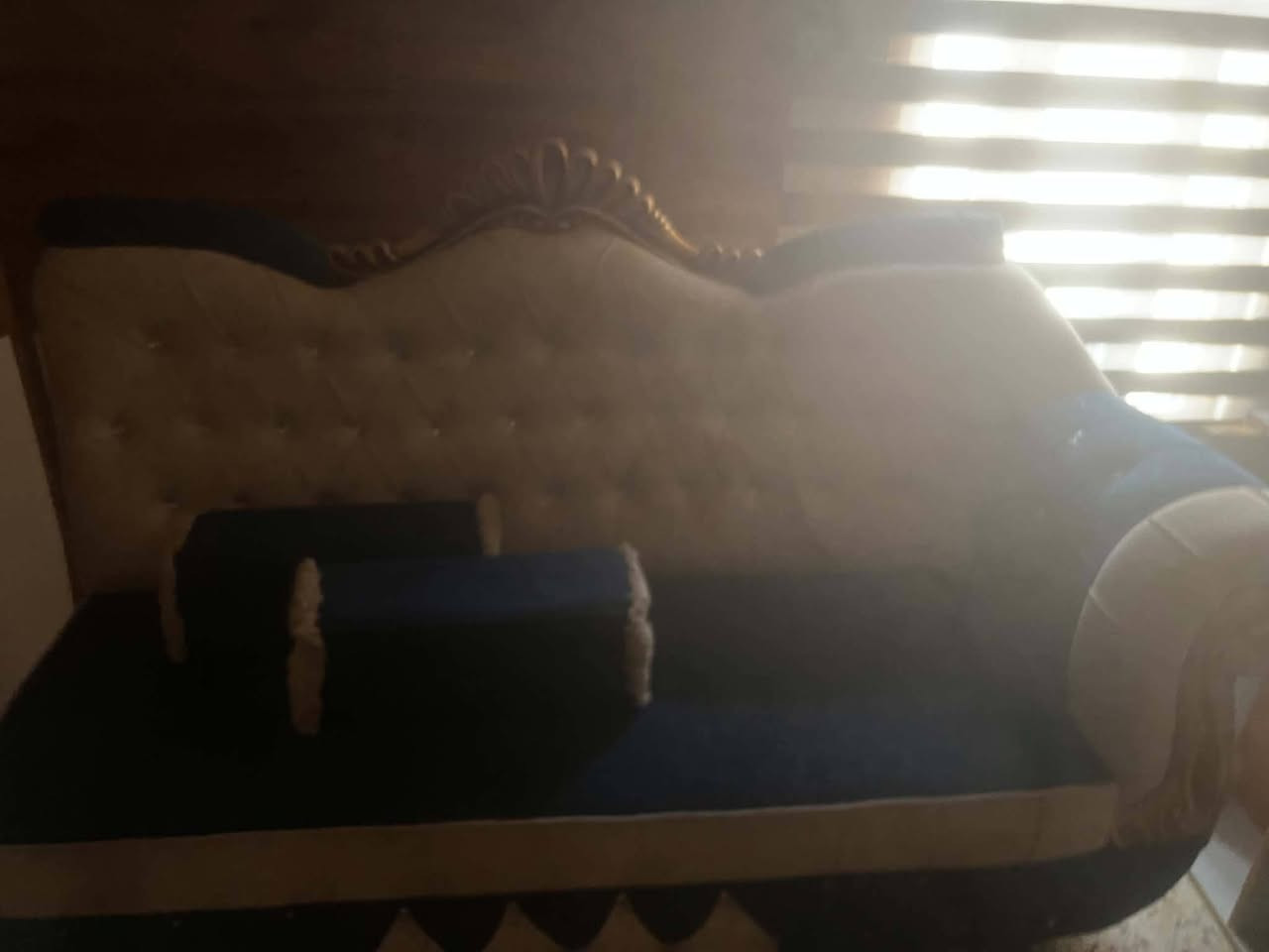 يوجد طخم للبيع السعر مليون ونصف الاستفسار خاص او على الرقم ***********
