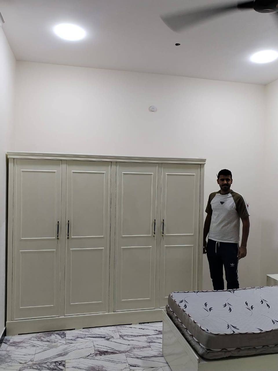 سلام عليكم اخوان اليوم اجيناكم مديل جديد غرفه شبابيه شغل درجه اولى داخل خارج صاج صبغ حراري اتمنى ينال اعجابكم 
***********
