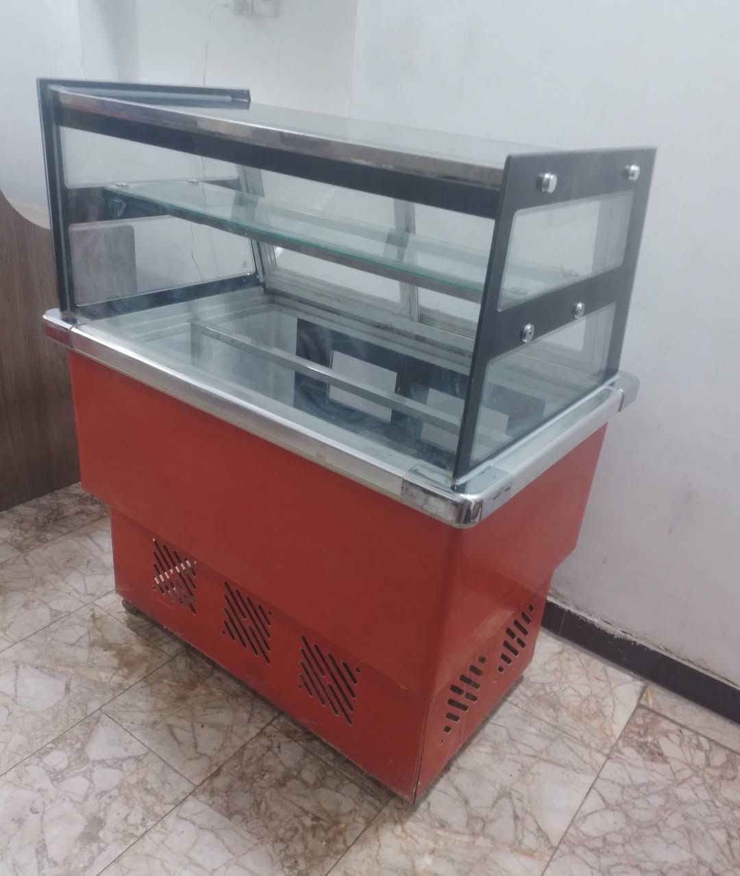 عارضة مقبلات...
نظيفة جدا.. اخت الجديدة،،،
بلادية مداخلة تصليح..
تاخذ ١٠ بلانك
ب  ٢٥٠  الف
عارضة بطحية نظيفة
شرط تجميدها فووووول 
قياس متر و٣٠
ب ١٧٥  الف
بغداد الشعب  ***********
للاستفسار اتصال واتساب أو رصيد 
ممتواجد على وسائل التواصل..
لايوجد توصيل
