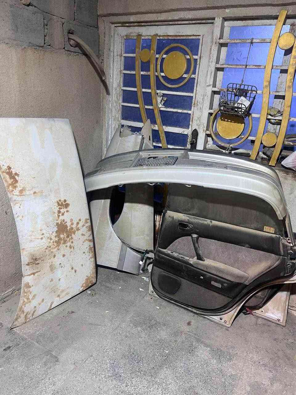 للبيع بيبان اربعه كاملات و دعاميات اربعه و بطاين و صندوك و بعد وياهن غراض بسعار مناسبه كلهن جدد تجي و تشوف نضافه مكاني بصره الاتصال ‭***********‬ البصرة, العراق
