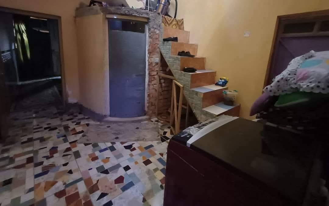 دار للبيع.
المساحه١٠٠ متر ٥×٢٠ 
منطقة الحسينيه السكلات العشرة الاف على شارع ٢٠
الدار عباره عن اربعة مراحل.
الاتصال على هذا الرقم او المراسله خاص.
***********

@إشارة
