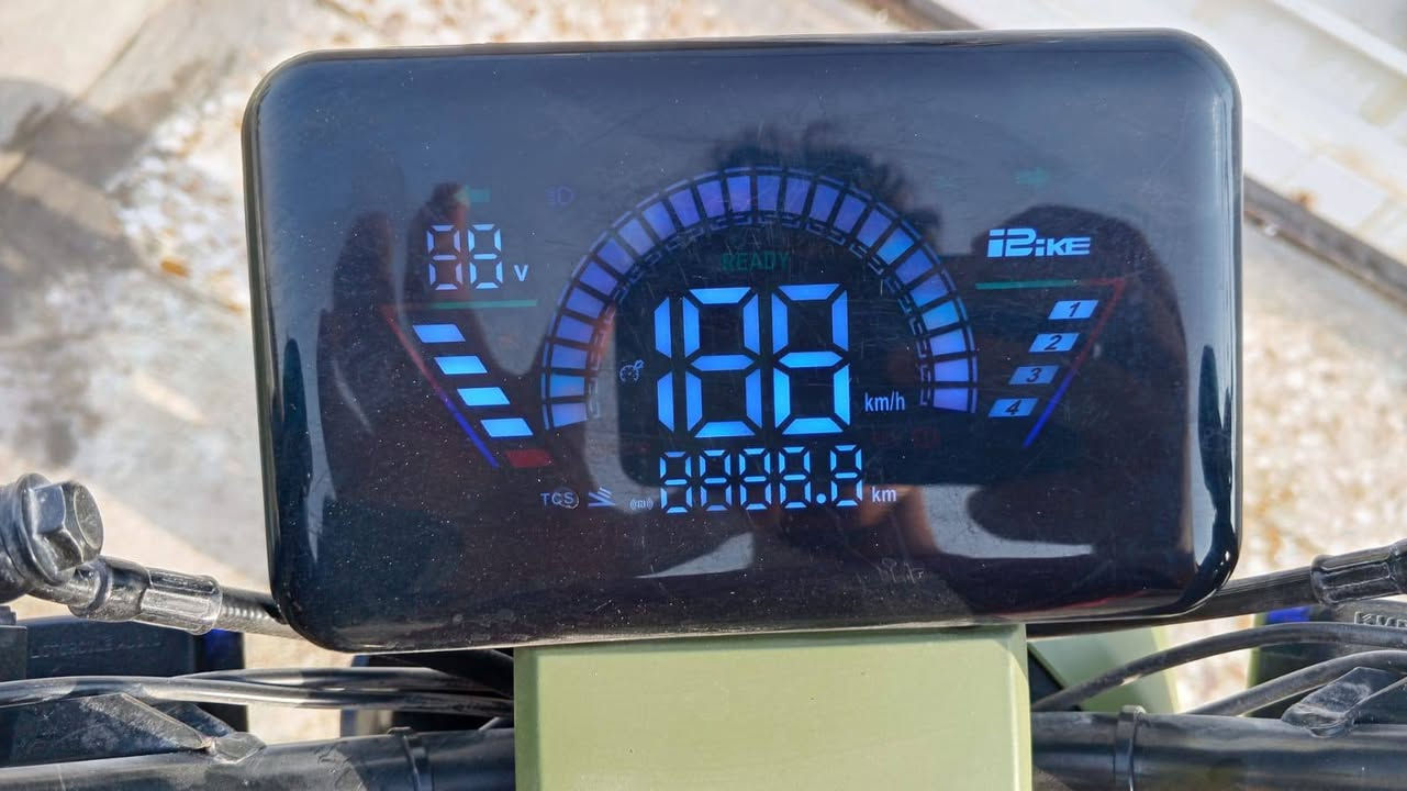 دراجه شحن R9 
موديل 2025 اخر صدار
بطاريات ولي اصلي 5 بطاريات 
دبلات غاز نضام بارك بك 
بريك امامي خلفي دسكات 
متكونه من سويج عدد 2 
كارت عدد 1 
بصمه عدد1 
الدراجه مكفوله مابيها نقص 
السعر 500 وبيها مجال بصيط 
الاستفسار / ***********
الموقع / حله شارع 80
