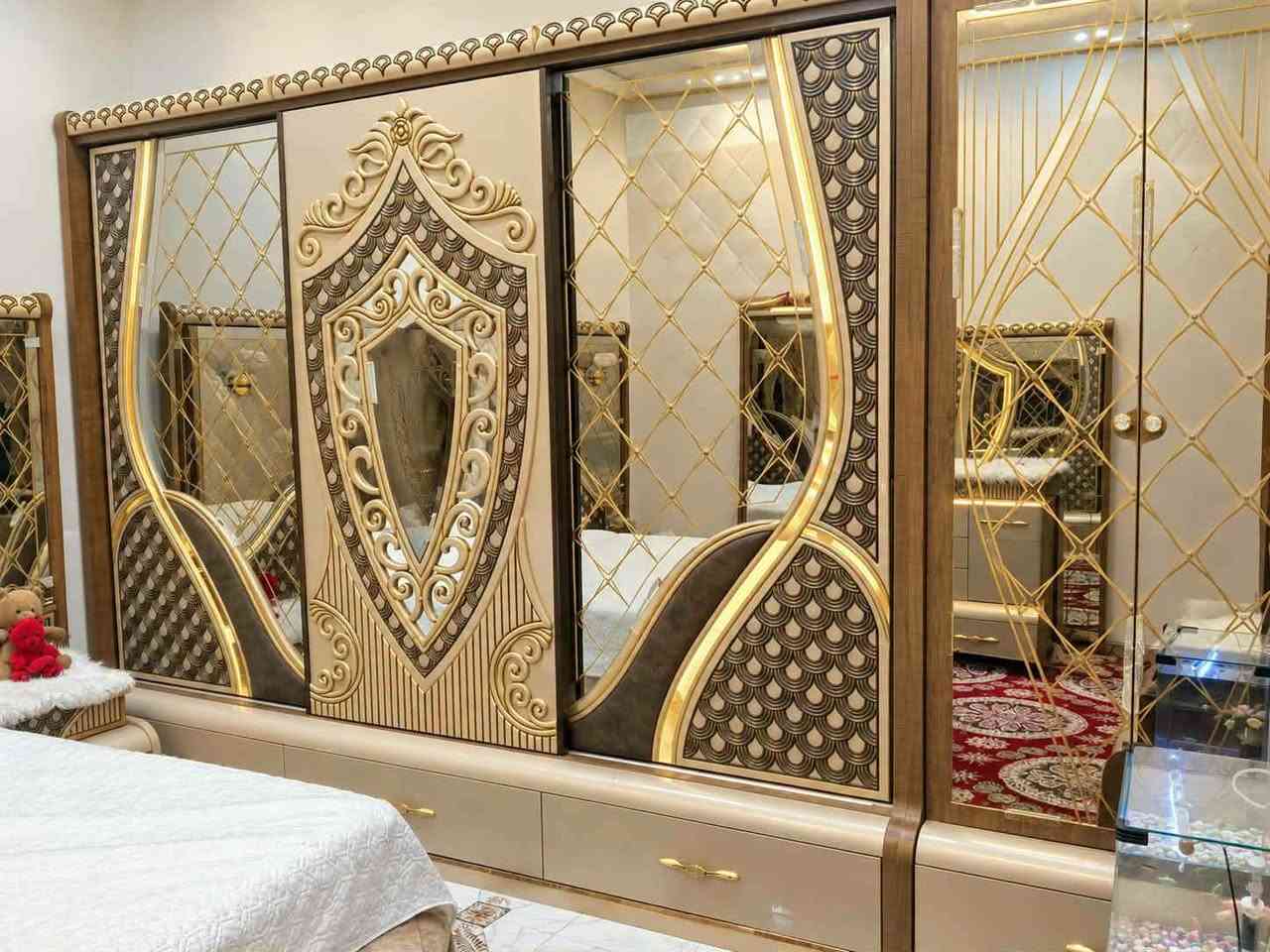 غرفه للبيع بعدهه جديده بمليونين وبيهه مجال اي ستفسار ***********
