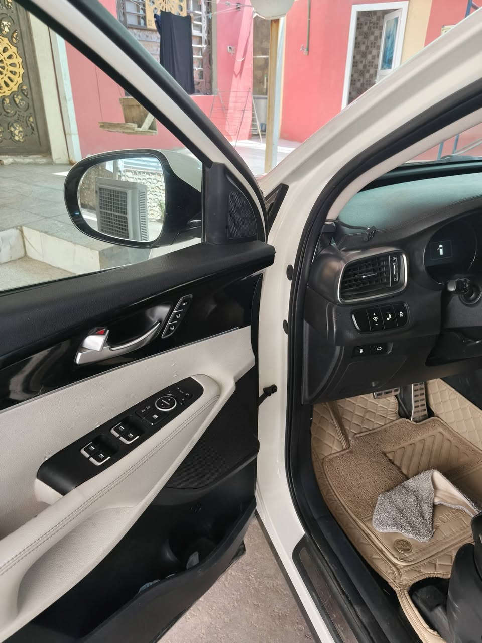 سورنتو مدير ١٥شكل ١٦ فول للاخير سياره جاهزه سنويه مجدده باسمي  السعر ١٧٥ بينه مجال المحرك ٤سندر بينه جوملغ الامامي فقط بدون أضرار بالبدن ***********
