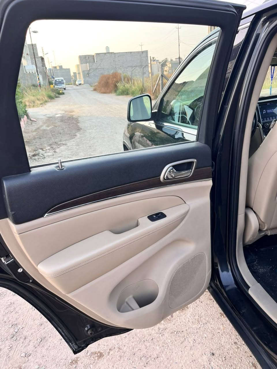 جراند شيروكي ليمتد • ٢٠١٤ • فتحة سقف