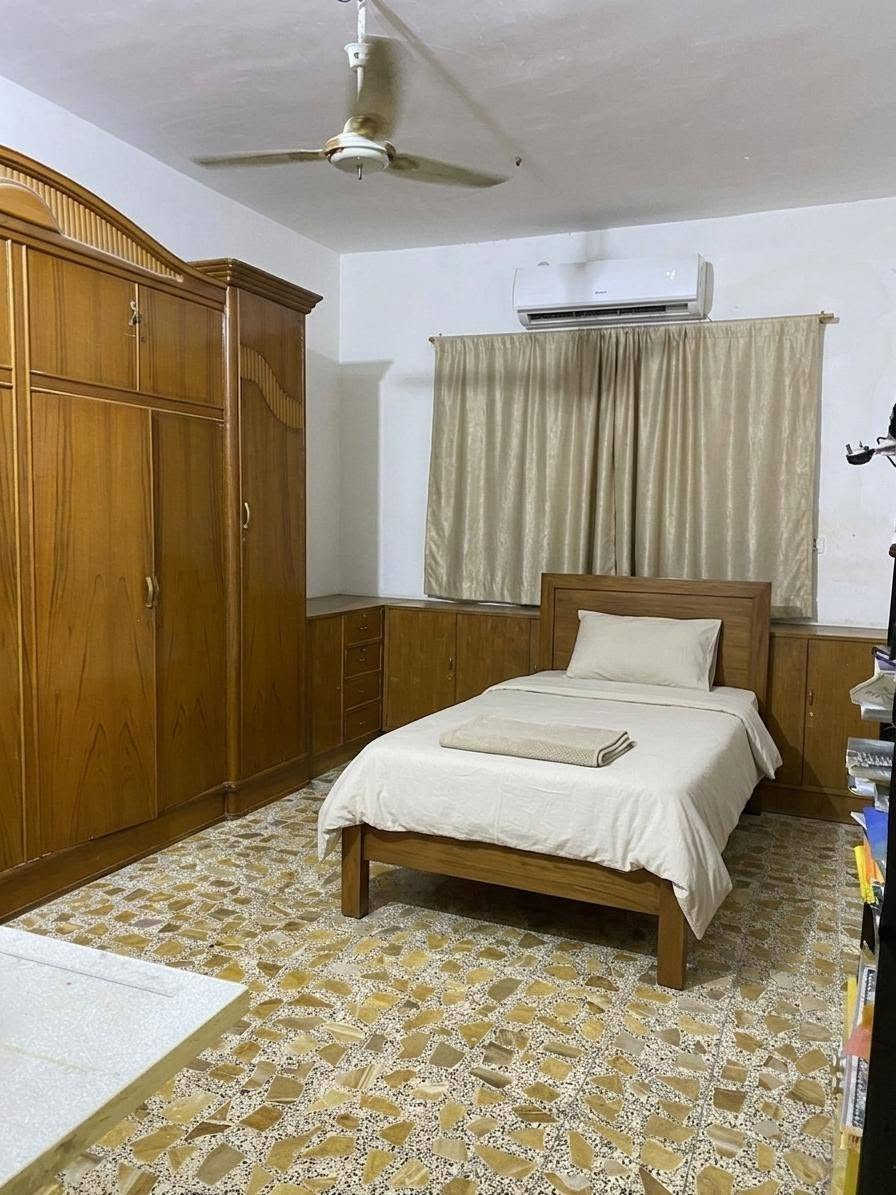 سلام عليكم 
🏡 بيت للبيع
بيت سكني للبيع بمساحة 125 م²، يتكون من:
غرفة نوم
غرفة استقبال
صالة
مطبخ
الطابق الثاني ( مامسكوف 
البيت مناسب للسكن.بحي الامين..قرب مدرسةهاجر. وللاستفسار أو المعاينة يرجى التواصل على  الرقم.***********
