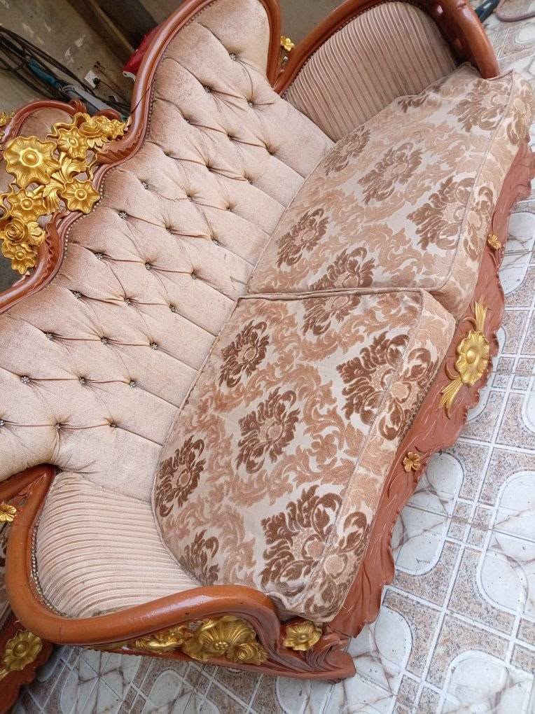 تخم زان مصري
9 مقاعد 
كرويتات عدد 2
كراسي عدد 3
نظيف جدا اي خلل مبي
مكلفه بل نشر 
العنوان داموك الطشاش
الشراي يتصل عله صاحب الرقم ***********

