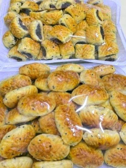 سلام عليكم. ماكولات بركات الحسين (ع)  . تجهيز منزلي.. نضافه عاليه.. شغل مرتب وكلش جيد بالاضافه توصيل مجاني داخل الولايه .. اذا تحب تستفسر  راسلنه عل الواتساب وبيك خير وادلل العنوان رفاعي الرقم  ***********

نص مكتوب في الصور:
- مأكولات بركات الحسين العوان رفاعي أطيب المأكولات الشعبية بطعم البيت وبجودة عالية جودة . نظافة . طعم لا يُنسى دولمة صغير 8 ألف وسط 10 ألف كبير 25 ألف دجاج شوي 13 ألف برياني دجاج صغير 8 ألف وسط 10 ألف كبير 15 ألف كيك صغير 8 ألف وسط 10 ألف كبير 15 ألف + كب كيك سمج شوي كيلو 11 ألف كيلو ونص 15 ألف كيلوين 18 ألف سمبوسة 20 قطعة 5 ألف الكليجه نص 3 ألف الكيلو 6 ألف خلية النحل الكبيره 10 ألف الصغيره 5 ألف خدمة توصيل سريعة إلى باب بيتك *********** العوان - رفاعي
