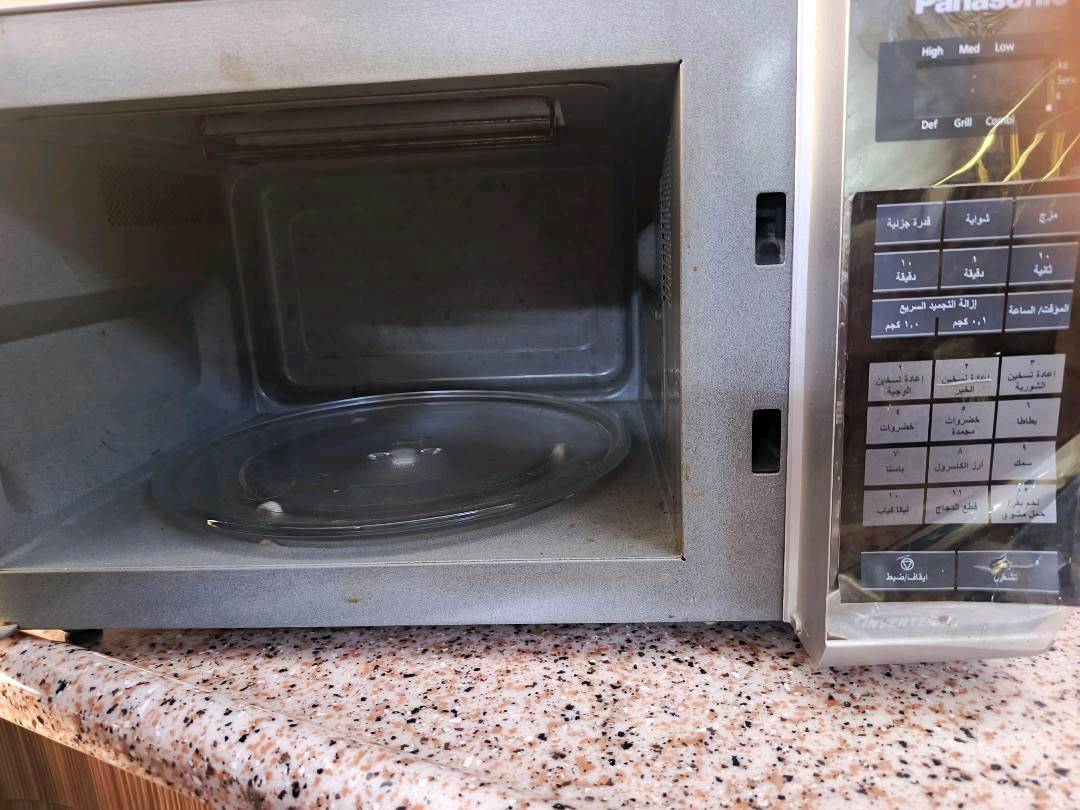 هو ميكرويف هو فرن  يشوي دجاجه  سعر ميكرويف ١٥٠بي مجال مع جربايه طفل لحد عمر ٥سنوات جربايه طفل ١٢٥بيه مجال  كرسي ٥٠
حبيبي/عمو، هاي الأشياء كلها تنباع سوا لو كل غرض وحده؟ وإذا منفصل، شكد سعر كل واحد بالضبط؟: 
كلشي بوحد
شنو الحالة التفصيلية لكل غرض: الميكرويف، سرير البيبي، كرسي السيارة، والجرباية/السرير المتنقل؟ بيهن أي عطل، كسر، خدوش، أو قطع ناقصة؟: 
مابيهن اي عطل
بالنسبة للميكرويف، شنو موديله بالضبط؟ وهل الشواية والمايكرويف شغالين 100%؟: 
بنسونك
وين موقعك بالضبط داخل العراق؟ وهل أكو توصيل أو تسليم يد بيد، وشنو السعر النهائي قابل للنقاش لو ثابت؟: 
بغداد السيديه
الجرباية وكرسي الطفل مناسبة لحد أي عمر/وزن تقريباً؟ وهل وياهن كل الملحقات الأصلية مثل المرتبة، الأحزمة، أو القطع التركيب؟: 
سرير لحد عمر٥سنوات