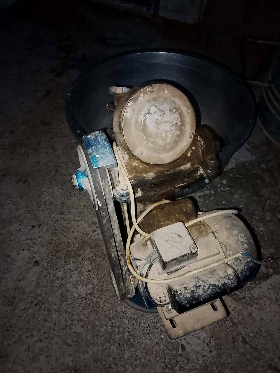 عجانة للبيع وبيها سعر 200وبيها مجال ***********
