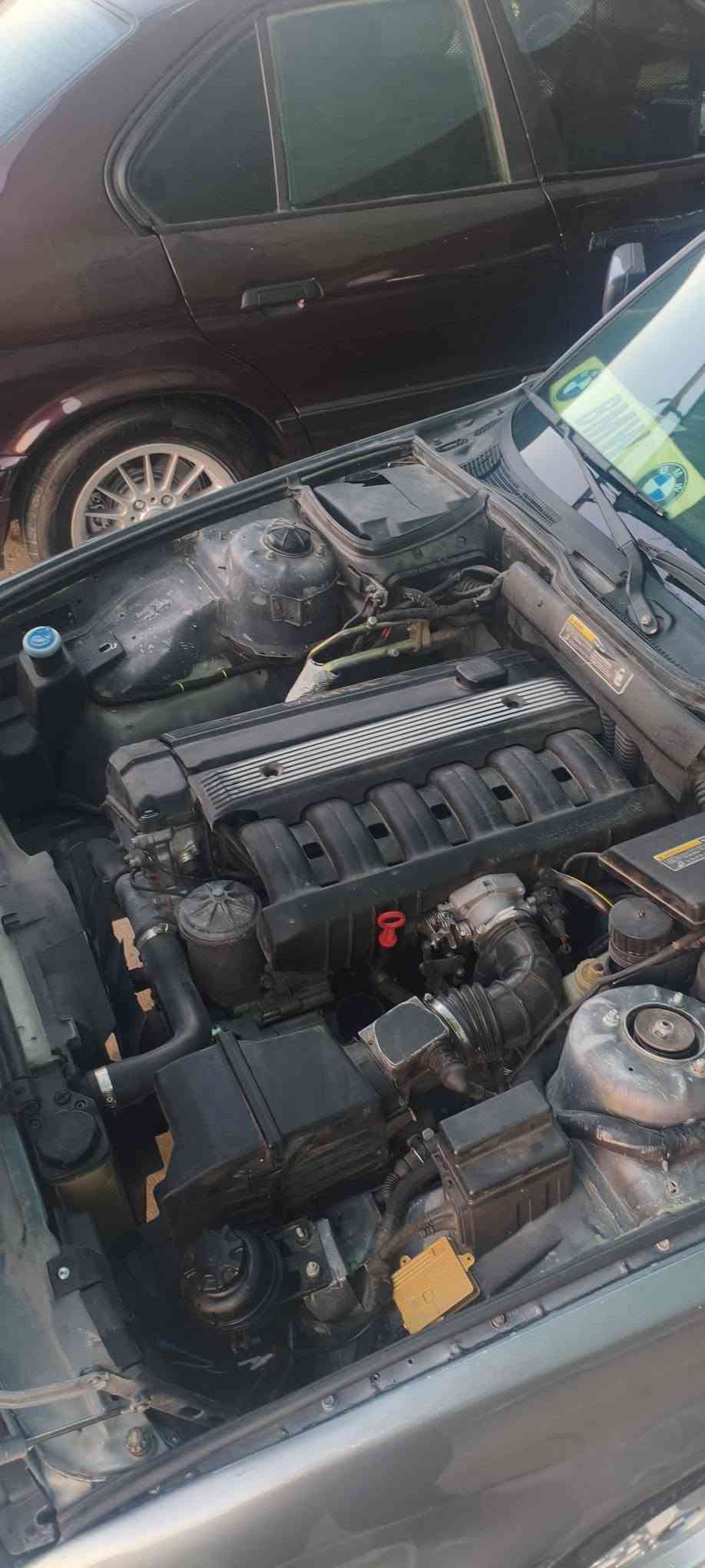 ماشاءاللە ❤️🇩🇪.  BMW .1992 
520i گێڕڕ عادی 
بەشەرتی گێڕوو مەکینە نە بوخاری هەیە نە سەرف بەشەرتی 10 فیتەر 
ئارمی پلاستیکی سلێمانی ئاڕمە تازەکانە 2025 بەشەرتی ئەوەلیات و حاسیبەو خەرامەو داروو بەرد .ئەتوانی ئاڕمەکەش بکەیت بە ناوی خۆتەوە . 
4جام کارەبای . 
ناوێکی زۆر جوان 
4 مکەبەرەی بیلادی بی ام 
نرخەکەشی داوای 42 گەڵاو معامەلەیکی برایانەی لێ ئەکەم . 
سەیارەکە وەسفی ناوێ ڕووبوڕوو جوانترە . 
شوێن سلێمانی 
*********** السليمانية, العراق

نص مكتوب في الصور:
- بنکەی ئاسایشی بەکرەجو- بەشی نەهێشتنی تاوان Sulaymaniyah, Iraq
