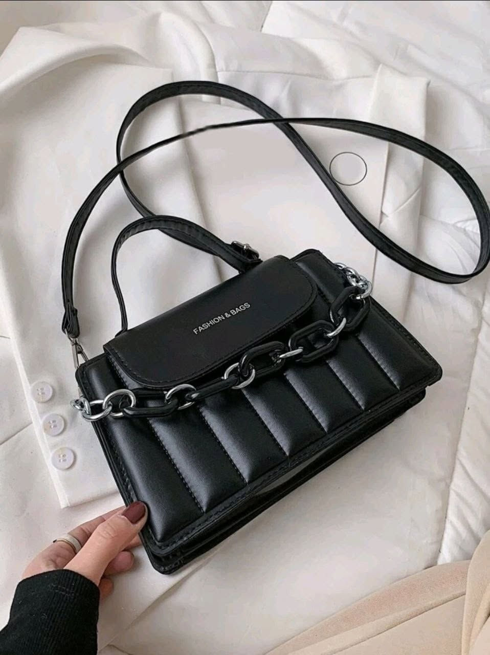 👜 حقيبة نسائية أنيقة بتصميم عصري مع سلسلة فاخرة ✨

💖 تصميم أنيق بغطاء وسلسلة معدنية يمنحك إطلالة راقية في كل مناسبة.
🎨 متوفرة بعدة ألوان لتناسب جميع الأذواق.
👜 يمكن استخدامها كحقيبة كتف أو كروس بودي بفضل الحزام المريح.
📱 مساحة مناسبة لحمل الهاتف، المحفظة وجميع مستلزماتك اليومية.
🌸 خامة جلد صناعي عالية الجودة، خفيفة الوزن وعملية للاستخدام اليومي.
💼 مثالية للعمل، الجامعة، التسوق، السفر والخروجات.

💰 السعر: 15 الف

🚚 توصيل سريع إلى جميع محافظات العراق
💵 الدفع عند الاستلام

📲 للطلب والاستفسار، راسلونا عبر واتساب: ***********

🔖 رمز المنتج: BG010
