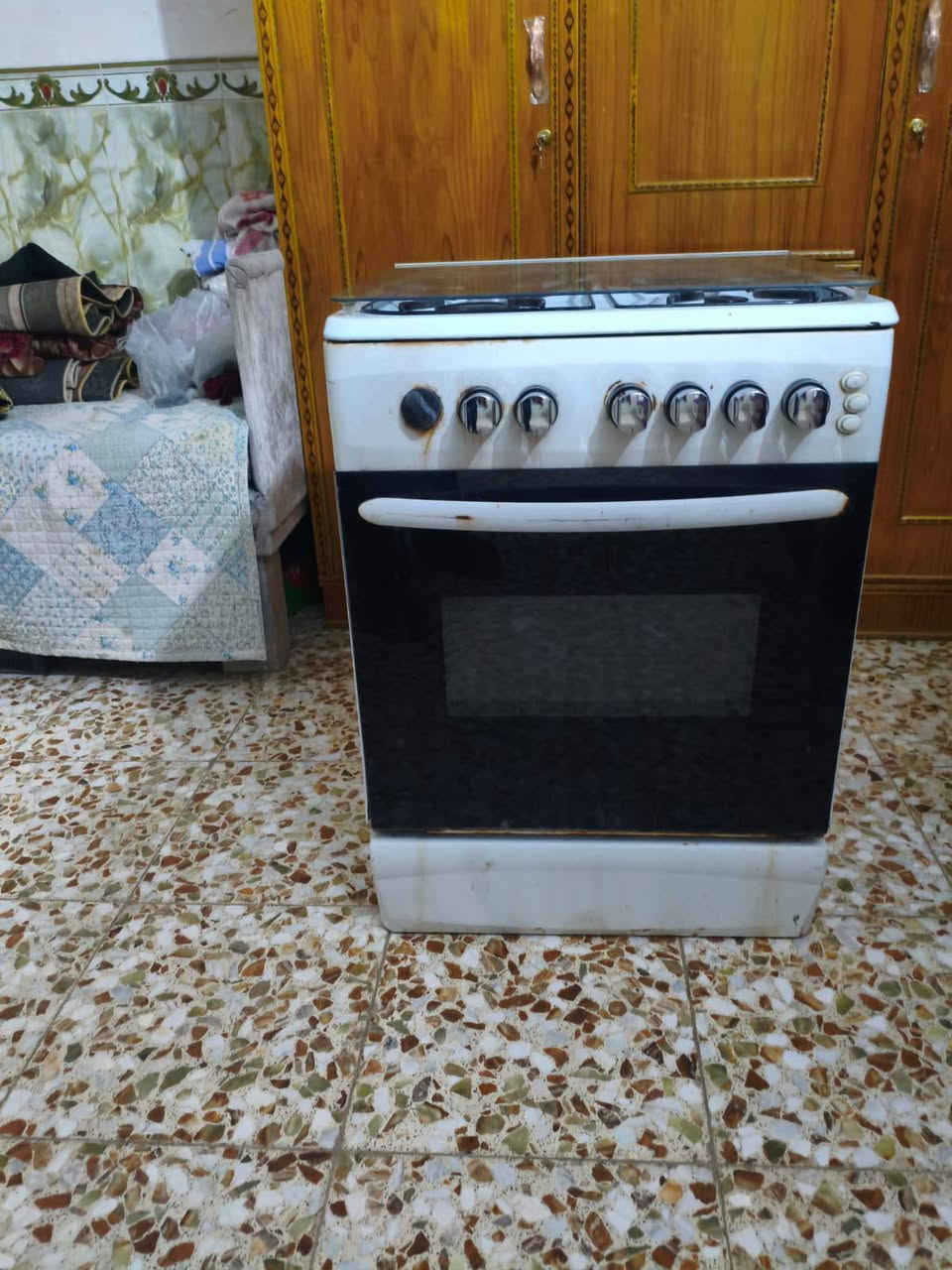 طباخ 4 مشاعل نضيف جدا الحله نادر الثالثه السعر 75 فرنين يشتغلن عيون نار زكه نادر الثالثه ***********

