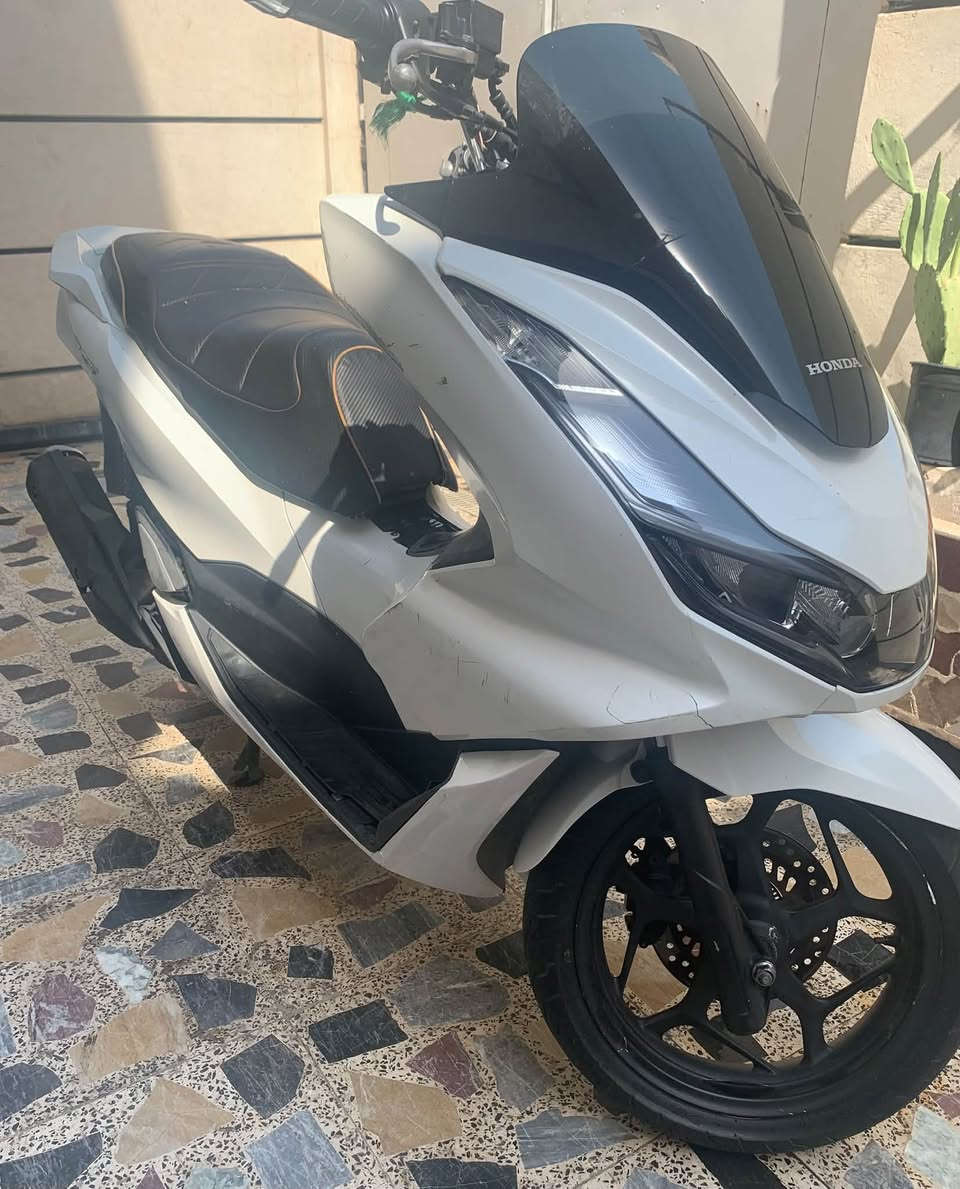 سلام عليكم
دراجهpcx جيل 4
دراجه جديده كلها بلاديه 
العنوان بغداد بلديات 
السعر 13 $وبيها مجال 
الرقم ***********
