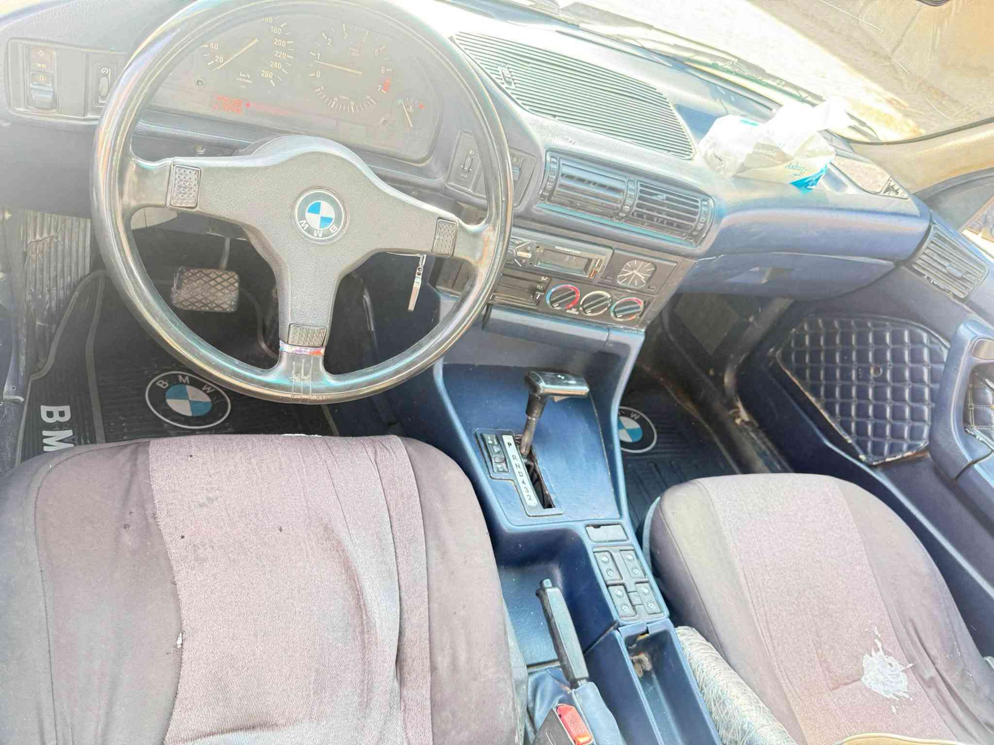 بي ام موديل 1990 رقم اربيل سنويه جديد لحد 2030 كوبون بانزين حجم 525 ia بيها ملاحضات صبغ  صدر دبلات كله جديد  السعر 45 رقم الهاتف ***********
