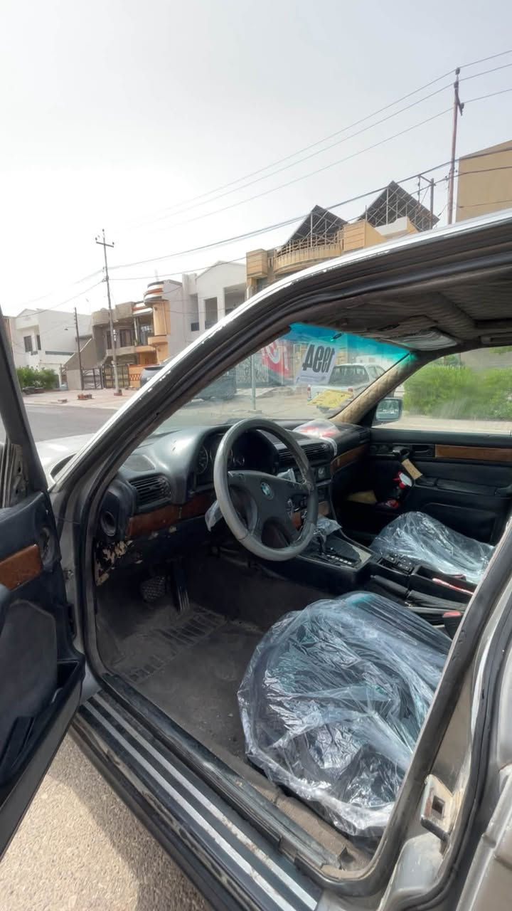 بي إم 735 • جير اوتو • داخل جلد