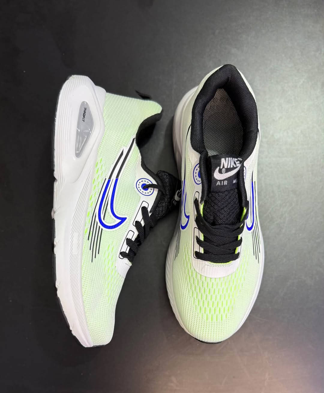احذية فيتنامي اصلي 👟✨

متوفر قياسات 40-41-42-44✨

توصيل جميع محافظات العراق ✨

لحك تصفيه سعر القطعة 15 الف قطعتين 20 ✨

نص مكتوب في الصور:
- NIKE INNOVATE YOUR RUN