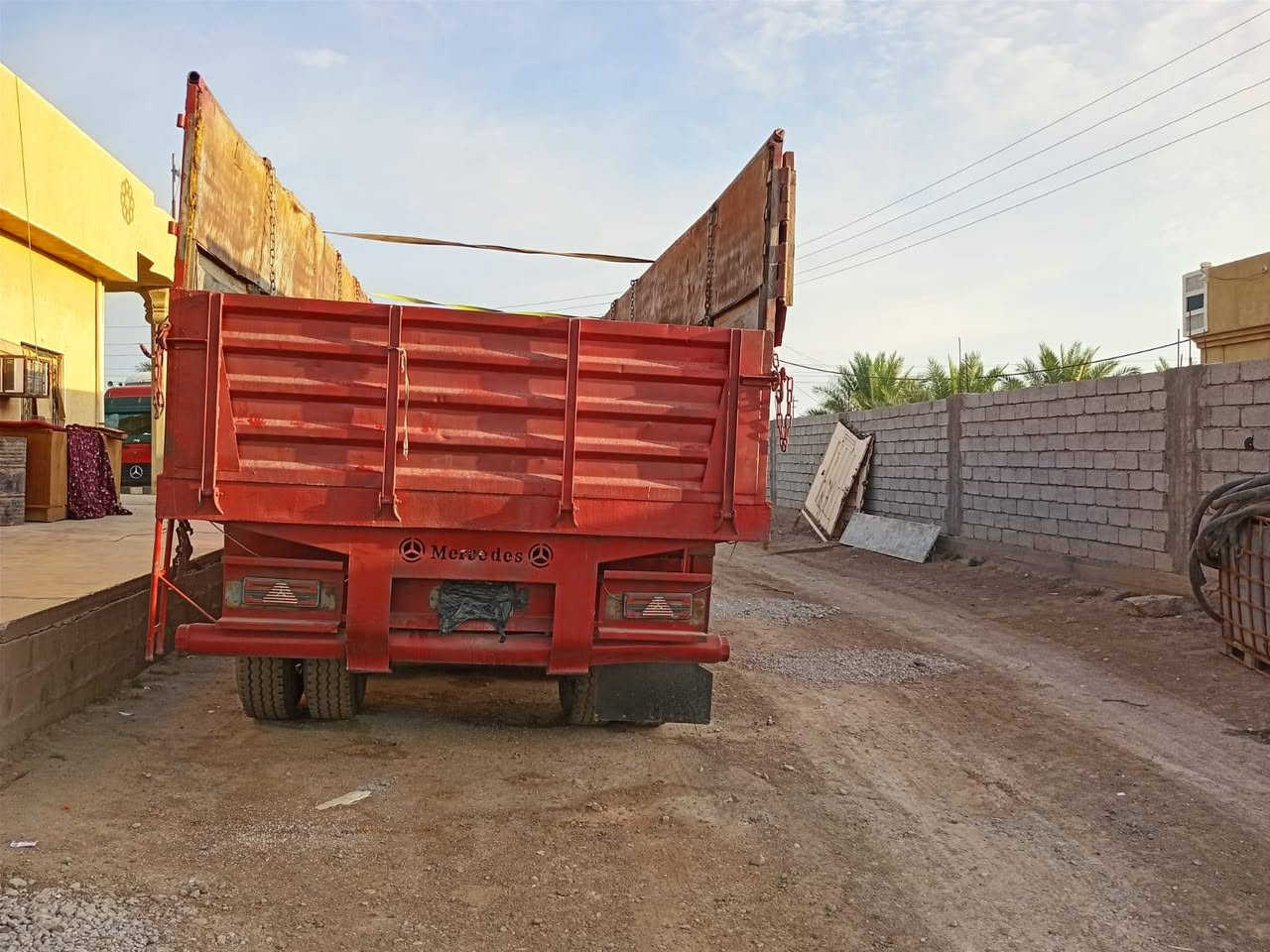 السلام عليكم البيع عربانه حداد طول 12 ونص تخم تاير 4 دنكير صيني جاهزه لشغل تاير كله نضيف + مطيخ ثلاجه صندوك السعر 115 بيه مجال تصال رقم ‏‪***********‬‏ عنوان بغداد التاجي
