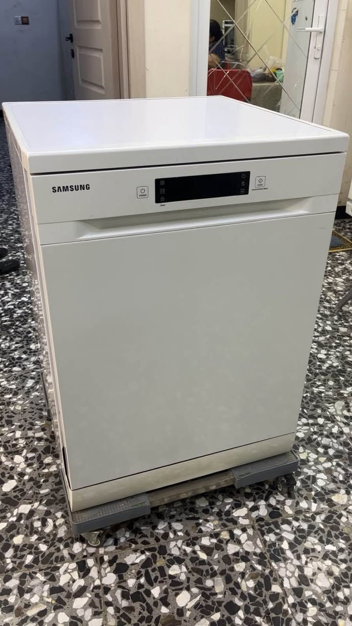 غسالة صحون نظيفه جداً مستعمله اسبوع فقط samsung تحكم شاشه اللون ابيض 
العنوان الدوره الحشد
***********
السعر 600 وبيه مجال بسيط
