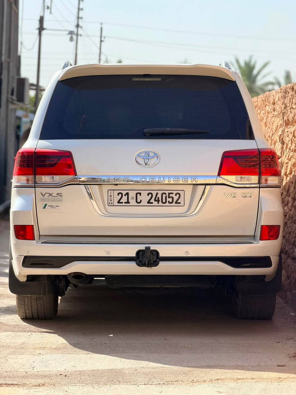 لاندكروزر VXS • V8 5.7 • بدون صبغ