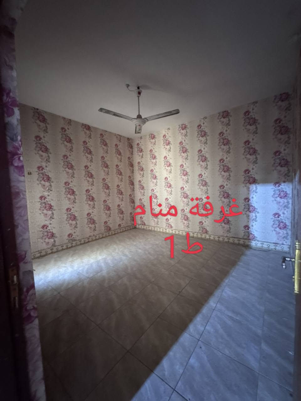 الدار للبيع 
العرضات خلف كراج بغداد مباشرة
التفاصيل:-
البناء2016
عددالغرف5
استقبال 1
الصالة 2
الحمامات2
التواليت3 (شرقي وغربي)
مطبخ 2
مناور 2
مخزن 
مقطورة ماء عدد 2
منظومة ماءRO
منظومة كاميرات
سبلت 5طن
ماطور ماء

نص مكتوب في الصور:
- صالة الطابق 1
- الاستقبال
- غرفة منام 1
- واجهة البيت
- الدار للبيع العمارة العرضات خلف كراج بغداد مباشرة المساحة 200م الاستفسار ع الخاص او الاتصال *********** مساحة واسعة 200م موقع مميز خلف كراج بغداد الوثائق كاملة جاهزة للسكن