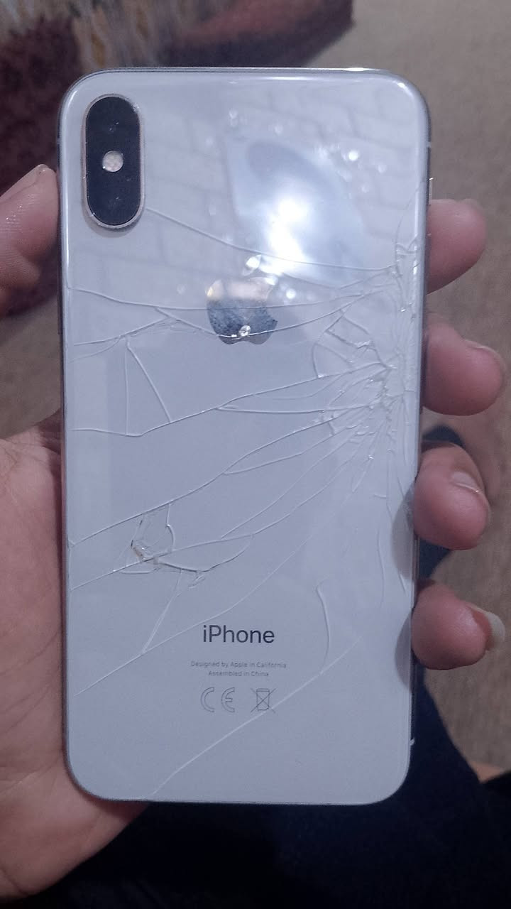 ايفون اكس • ٢٥٦ • يحتاج بطاريه وشاشه