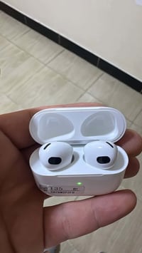 سماعه   ابل  ايربود الجيل الثالث نضافه فول كل عيب مابيها  سعرها 130 وب...