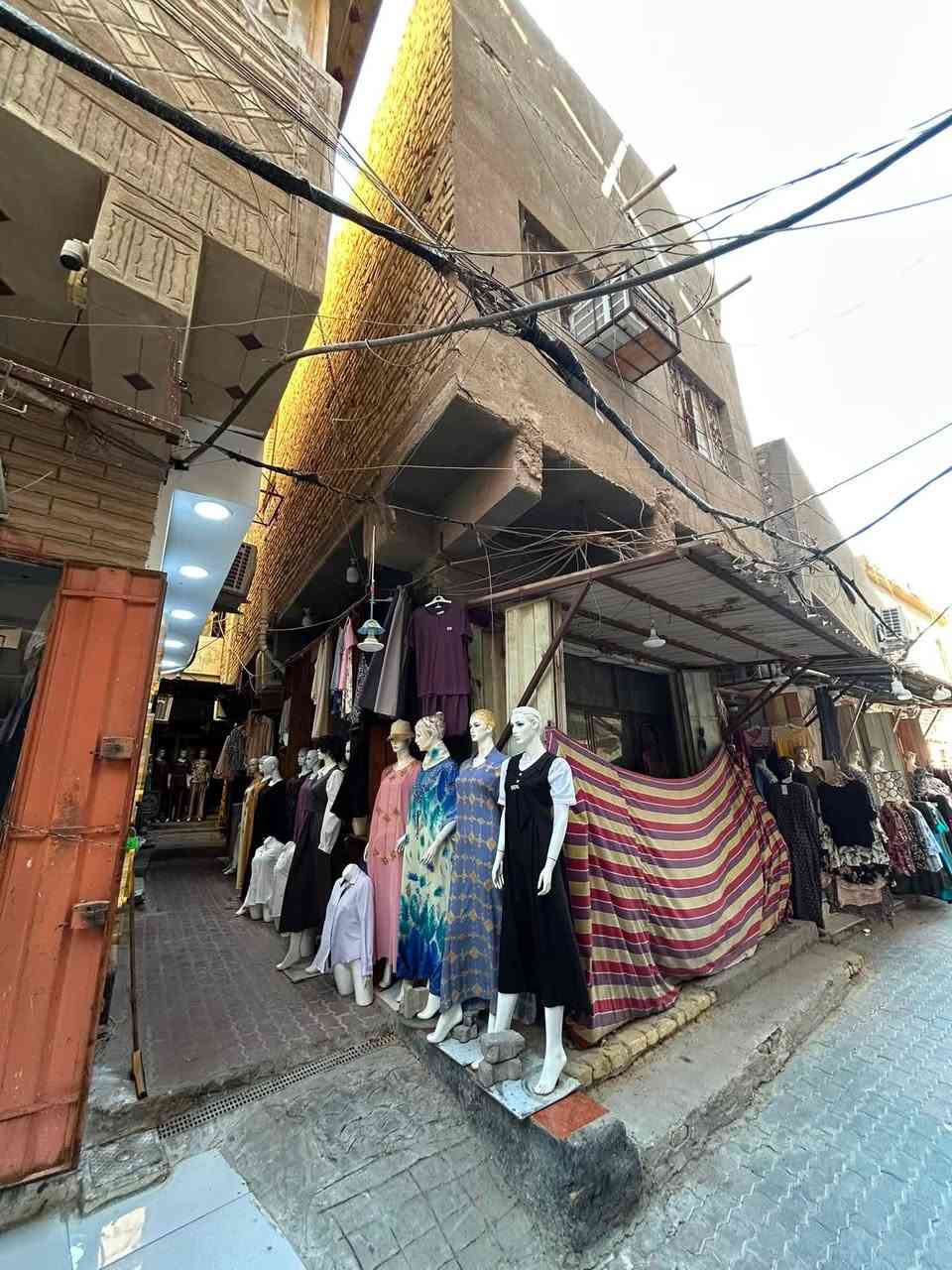 🏠 عقار للبيع – فرصة استثمارية مميزة
للبيع عمارة تجارية سكنية مكوّنة من:
🔹 3 محلات تجارية في الطابق الأرضي
🔹 شقة سكنية في الطابق الثاني
🔹 العقار مناسب للسكن والاستثمار، ومصدر دخل من المحلات والشقة.

📍 الموقع: [شارع باتة الفرع المجاور لمختبر الركابي الجديد ]
📐 المساحة: [54]
💰 السعر: [المتر 6 ملايين]
📞 للاستفسار والتواصل: [***********] التواصل واتساب
