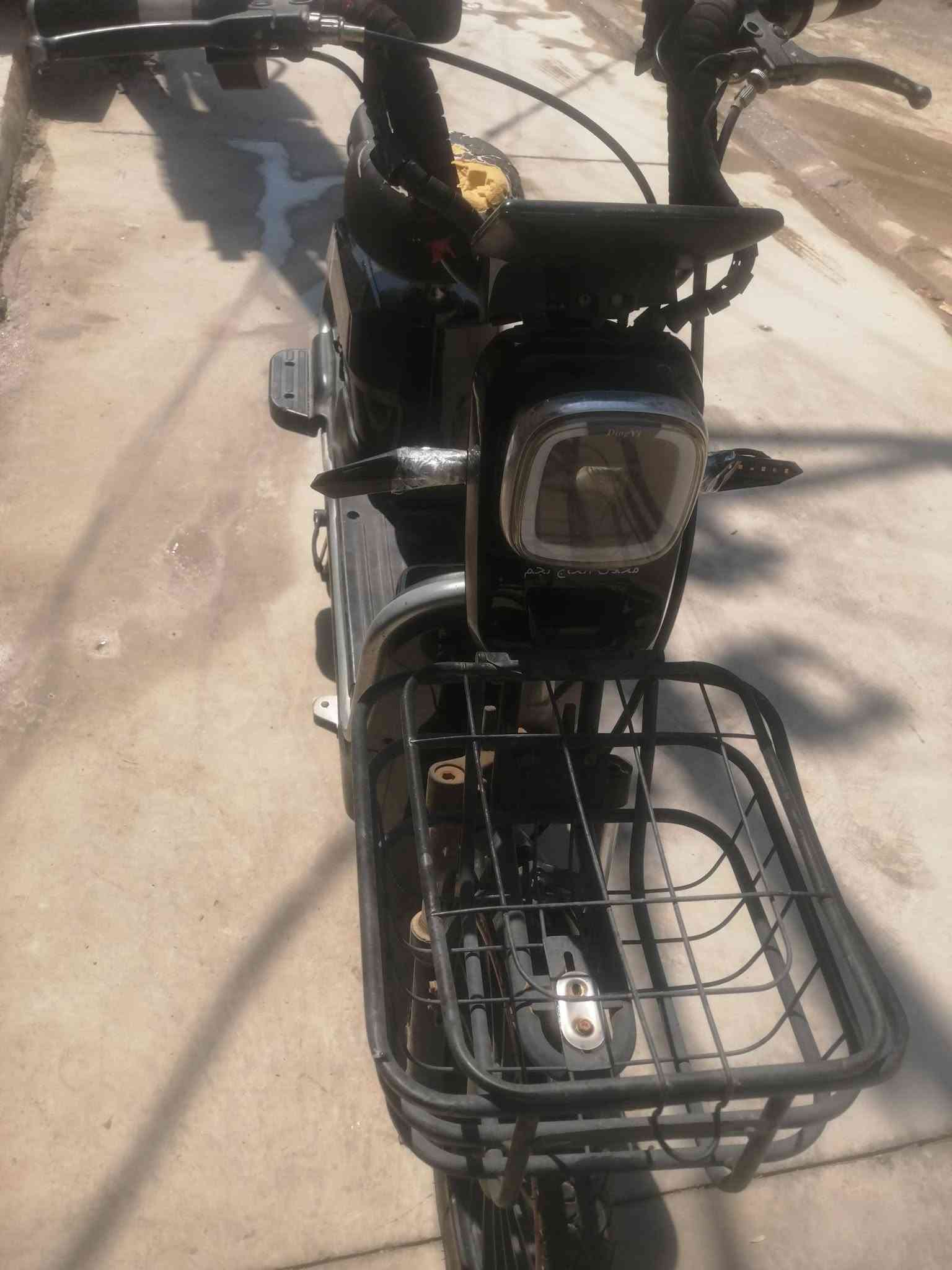 ماطور نظيف وشغال بس بدون بطاريات للبيع ٥٠الف تواصل ***********
