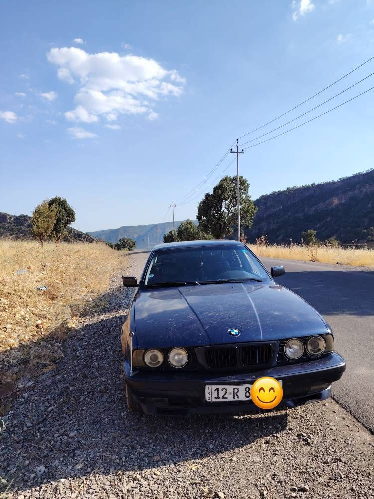 السلام عليكم
BMW للبيع
موديل 91
حجم 525i
محرك كير شرط
محرك كبس 
كير توماتيك
جامات 4 كهرب
السقف مطوز بس
تبريد شغال 
تتدفئه شغاله
طخم تاير جديد 
شرط التحويل
هزا جديده
السعر 60 وبي مجال
***********
*********** موصل, نينوى
