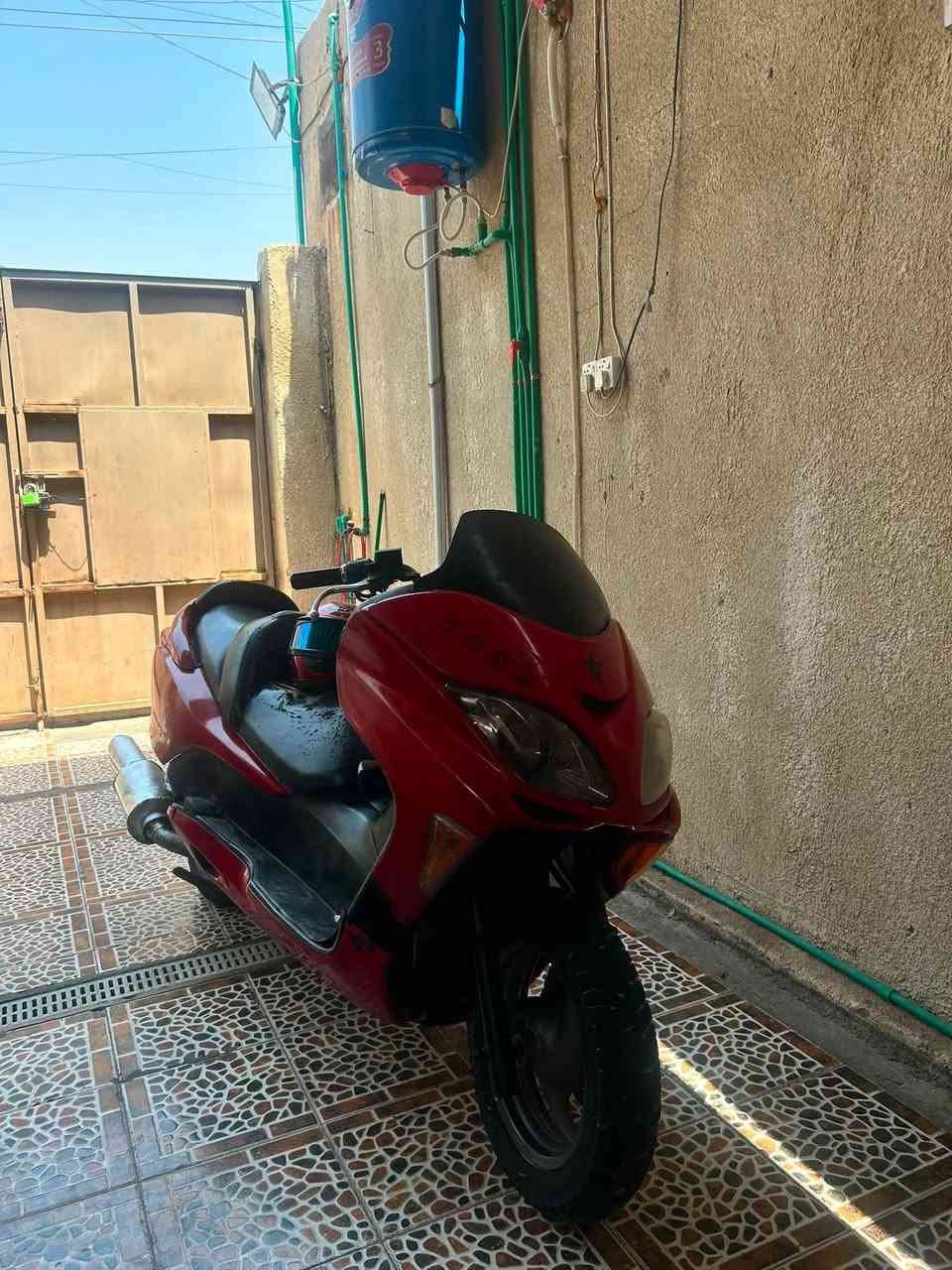 FORZA - 08
السلام عليكم فورزا 08 للبيع الدراجه نضيفة شوفت عينك بس كفراتها تعبانه شوي الدراجة كفاله بس بيها جبنة كايمه فقط الدراجة مواصفاتها كدام عينك وبيها كزوز رياضي تفصال مال بطح صوته كللش حلو الدراجة شرط شلعة ومعدل توي مسويلها ادامة كاملة وحاطلها دهن ليكومولي ٢٠-٥٠ لايت زنون كهربائيات كلها شغاله هو ن اشاير لايت رباعية  بريكات جدد تايرات جدد دبلات جدد  سعرها ٧٠٠ وبيها مجال تشلع عيوني او مراوس حسب القناعة مكان الدراجة القبلة 
الهاتف :*********** موجود واتسب وشريحة 🤍
