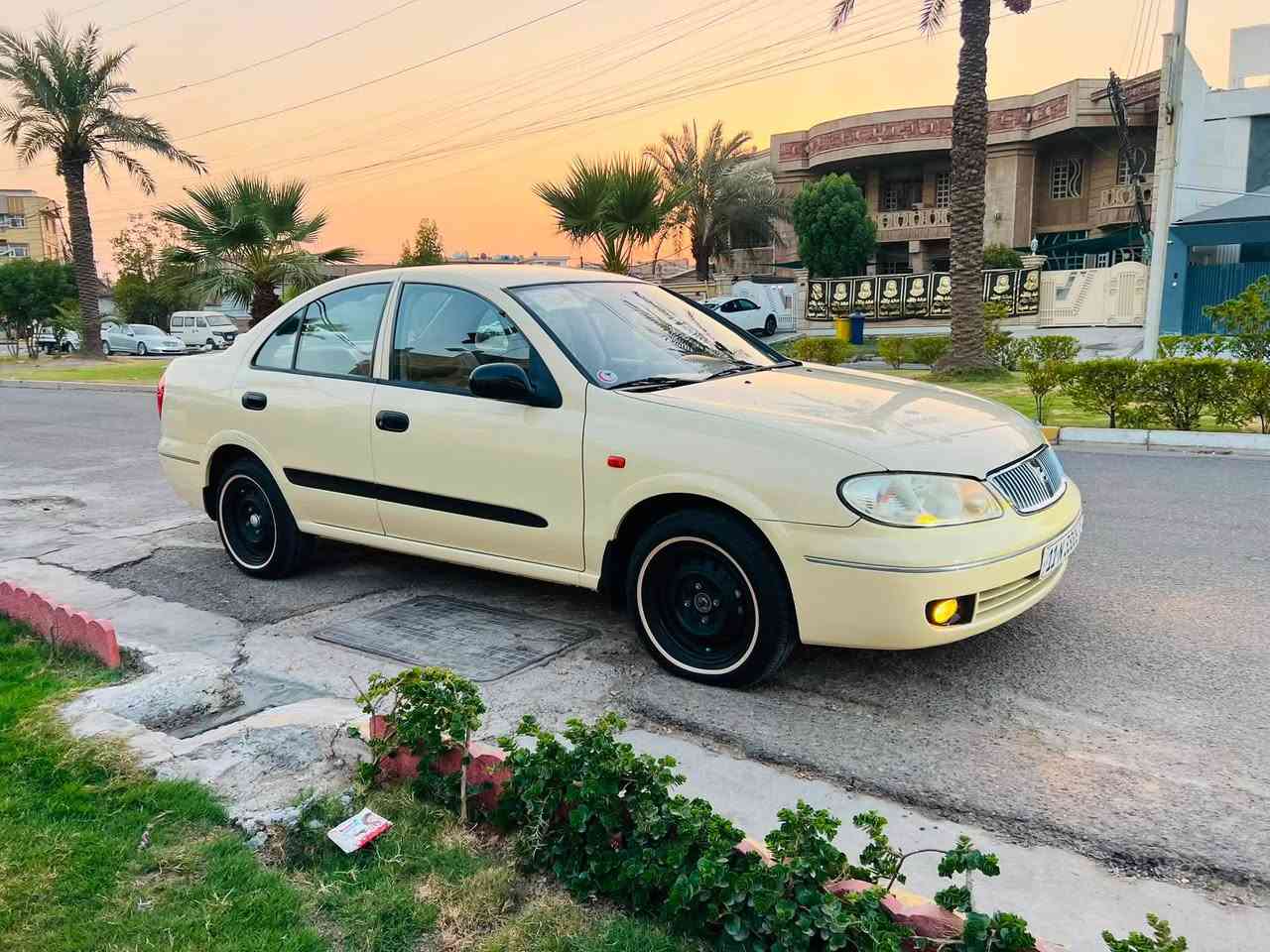 السلام عليكم نيسان سني 2009
مكفوله كفاله عامه من  الصبغ والضربه والتبديل 
عليه ادامه كامله صدر امامي خلفي تخم تاير اصلي 
قاعده فيتبم اصليه تفصيخ مابيه نقص برغي 
سياره جديده بمعنى الكلمه 4جام كهرباء 
عنوان بغداد البلديات هـ***********
