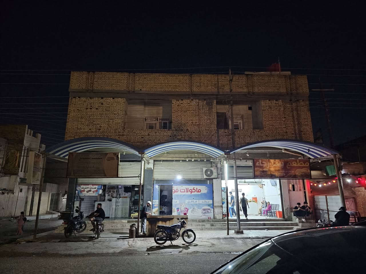 بنايه للبيع حي النداء مقابل العمارات الملح ...بنايه ركن عله شارع ٢٠مربعه مساحه ٢٢٥متر واجه ١٥نزال ١٥ تحتوي عله شقه عدد٢+مشتمل خلفي+٣محلات ...البناية مؤجره بلكامل وارده مليون ونص وقابل للزياده ..للاستفسار الاتصال مع صاحب البنايه ***********
