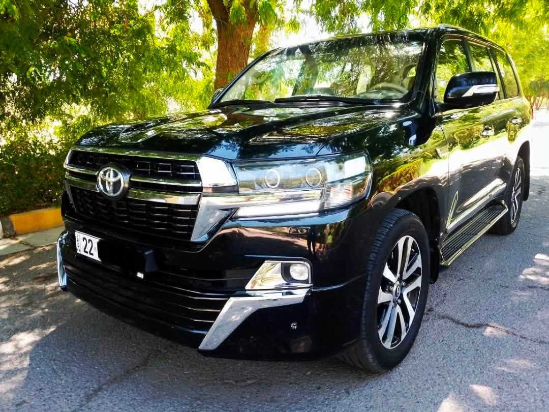 🔥 لاندكروزر 2016 - V8 (فول مواصفات) 🔥
📌 تفاصيل السيارة: سعر مناسب 

• الموديل: 2016

• المحرك: 8 سلندر (V8) - سعة 4600cc (عزم وقوة مع اقتصادية ممتازة بالبنزين)

• المواصفات: فول مواصفات 1/1

✨ أهم المواصفات والكماليات:

• فتحه سقف

• بصمة تشغيل + بصمة أبواب + تشغيل عن بُعد

• شاشة كبيرة + كاميرات 360 درجة + حساسات أصلية (أمامي وخلفي)

• نظام دفع رباعي (4WD) مع أنظمة القيادة في الطرق الوعرة (Crawl Control)

• كشنات كهرباء / جلد بحالة الشركة

• ثلاجة أصلية

• مكيف ثلاثي المناطق (تبريد مركزي شغال ثلج)

• مرايا جانبية كهربائية + طي آلي (شفط)

• أضواء LED هالوجين + كشافات مصد

• نظام صوتي متكامل + مدخل AUX / USB / Bluetooth

• ويل كب حجم كبير مع أنظمة أمان متكاملة (ABS, ESP, Airbags)

📍 للطلب والمعاينة أو لمعرفة التفاصيل والحديد:

تواصل معنا مباشر عبر الأرقام التالية (اتصال / واتساب):

📞 ***********

📞 ***********

