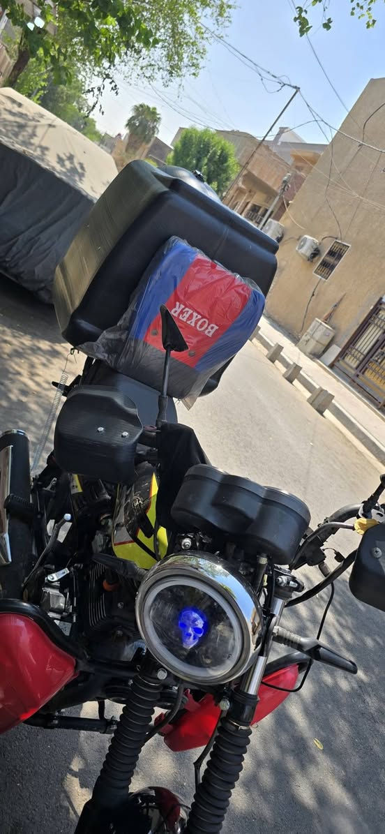 السلام عليكم 
متوازي على بيعتهة  ...

نامه برو 2025 مكينه سوده 200 دراجه خير من الله رقم وسنويه تحويل مباشر كامله مكمله نقصه بس العداد دجتال ماعرف بي قطع لو فيوز ملاحضه الدراجه مو كفراتها والتانكي مو الها لين انزرف وبدلته شديت مال سونك مكينه شاصي كفله من كلشي عده الذاكرهن تجي وتفحص السعر 1550 وبيه مجال حك الجيه 
رقم صاحب الدراجه
بي واتساب
***********@
